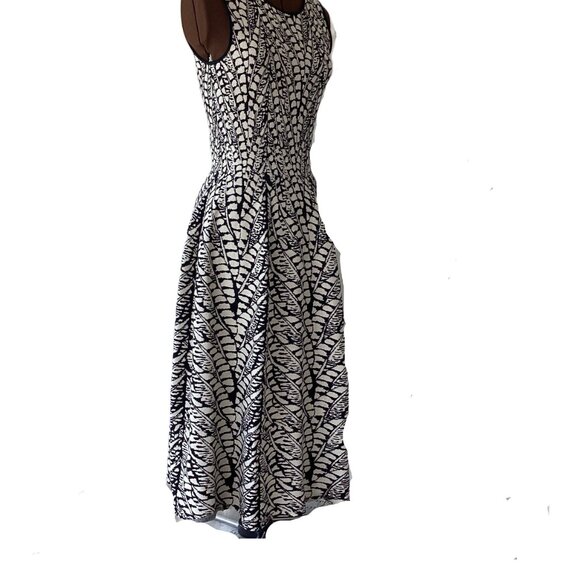 Issa Black and Cream Print Knitted Sleeveless Dress with Bell Skirt - Picture 4 of 6